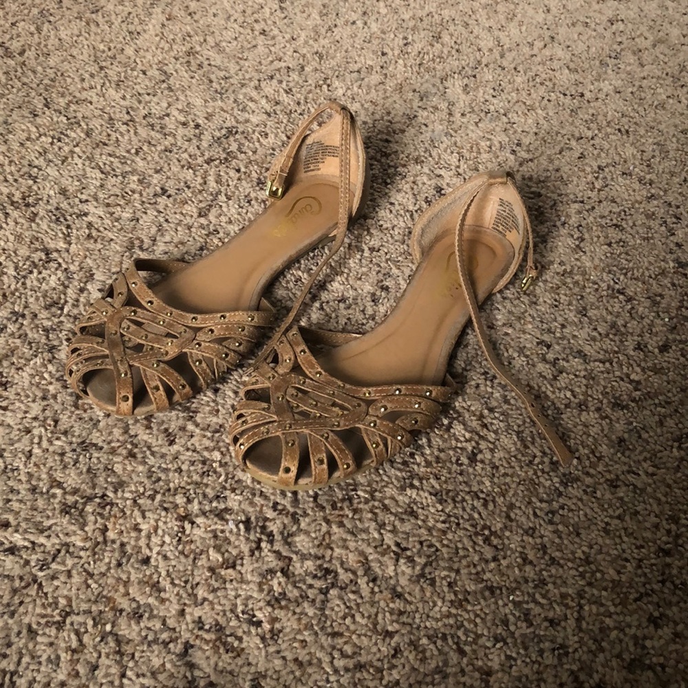 Brown flats sandal
